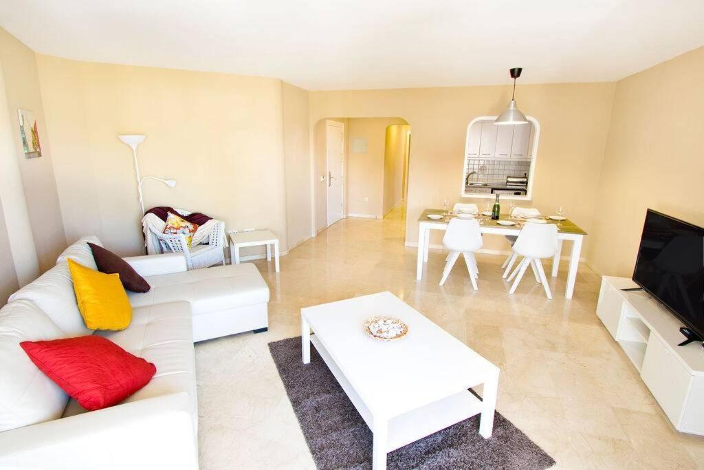 Spectacular Apartment In Matchroom Country Club Fuengirola Bagian luar foto